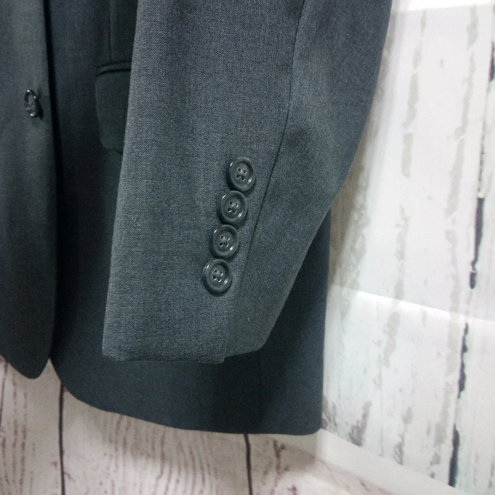 Jos A Bank 1905 43R 2 Button Gray 2pc Suit 34x28.5 Pleated, Cuffed